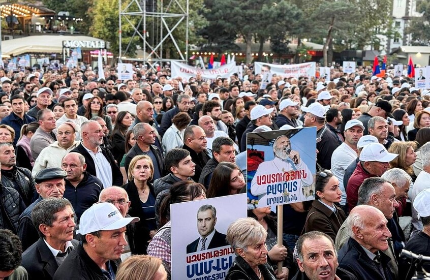 مظاهرة تأييدا لرجل الأعمال المعتقل صامويل كارابتيان في يريفان (صورة أرشيفية) / Sputnik