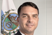 فلافيو بولسونارو يعلن ترشحه للرئاسة البرازيلية بعد تزكية واضحة من والده