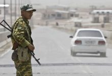 عنصر من حرس الحدود الطاجيكي قرب الحدود مع أفغانستان المصدر: رويترز