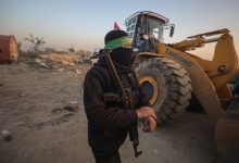 عمليات البحث عن جثة الأسير الإسرائيلي الأخير ران جفيلي في حي الزيتون بمدينة غزة / Globallookpress