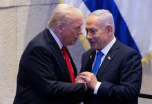 الرئيس الأمريكي دونالد ترامب (يسار) ورئيس الوزراء الإسرائيلي بنيامين نتنياهو (يمين) / AP