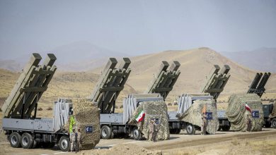 صورة نشرتها القوات البرية التابعة للحرس الثوري الإيراني يوم الاثنين 17 أكتوب 2022، تُظهر منظومات صواريخ في مناورة بشمال غرب إيران. / AP