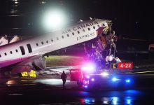 اصطدام طائرة تابعة لشركة طيران كندا إكسبريس بسيارة إطفاء في مطار لاغوارديا / Gettyimages.ru