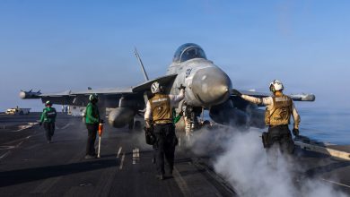 حاملة الطائرات يو إس إس أبراهام لينكولن في البحر الأبيض المتوسط يوم 2 مارس الماضي. / Gettyimages.ru