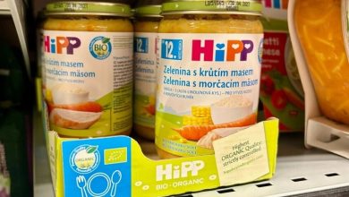 أغذية أطفال من شركة "هيب" معروضة في أحد المتاجر في التشيك، في 19 أبريل 2026. / AP