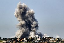 تصاعد الدخان عقب غارة جوية إسرائيلية استهدفت بلدة أرنون جنوب لبنان يوم السبت. / Gettyimages.ru