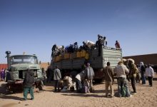 مهاجرون مستعدون لعبور الصحراء - صورة تعبيرية / Gettyimages.ru