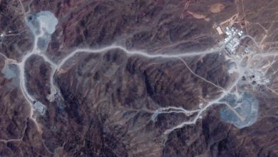 \صورة الأقمار الصناعية تظهر نظرة عامة على مجمع أنفاق "جبل بيكاكس المجاور للمنشأة النووية في نطنز، وذلك بتاريخ 30 يونيو 2026.