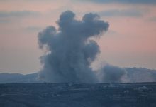 تصاعد أعمدة كثيفة من الدخان من المنطقة عقب ضربة إسرائيلية نُفذت رغم وقف إطلاق النار والاتفاق الإطاري بين بيروت وتل أبيب، في بلدة كفر تبنيت بالنبطية، لبنان، في 31 يوليو 2026.