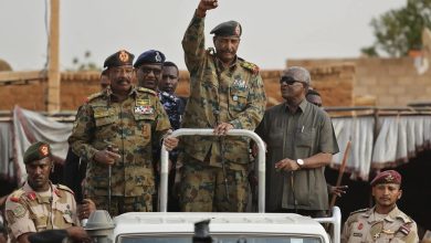 السودان.. الجيش ينفذ ضربات جوية على قوافل للدعم السريع قرب الحدود مع ليبيا وتشاد / AP