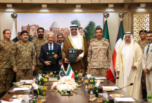 صورة نشرها الجيش الكويتي من مراسم توقيع اتفاقية للدفاع والتعاون العسكري المشترك بين الكويت وباكستان. / x.com/KuwaitArmyGHQ/ / RT