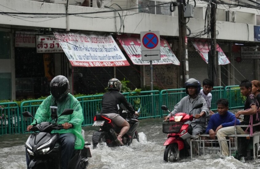 بانكوك تحت المياه.. أمطار غزيرة تعطل الطرق وتجبر سكانا على الإخلاء / AP