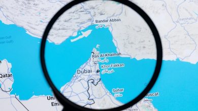 هيئة بحرية بريطانية: إصابتان جراء استهداف سفينة شحن في مضيق هرمز / Legion-Media