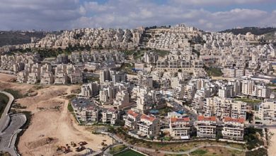 لقطة جوية بطائرة مسيّرة لإحدى المستوطنات الإسرائيلية المقامة جنوب القدس بالقرب من بيت لحم في الضفة الغربية المحتلة. / Gettyimages.ru