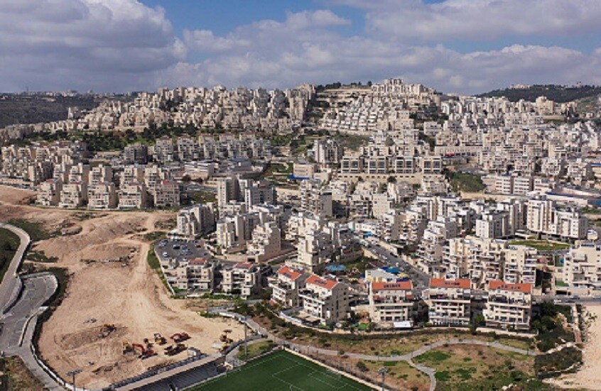 لقطة جوية بطائرة مسيّرة لإحدى المستوطنات الإسرائيلية المقامة جنوب القدس بالقرب من بيت لحم في الضفة الغربية المحتلة. / Gettyimages.ru