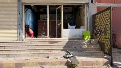 تضرر مبنى بسبب شظايا مسيّرة قالت السعودية إن الحوثيين أطلقوها فوق محافظة الطائف - 17 سبتمبر 2026. / AP