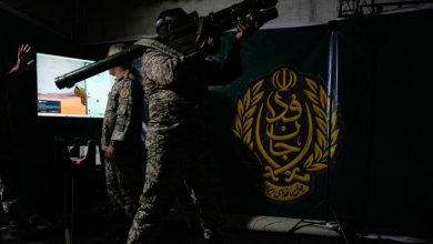 الجيش الإيراني يستعرض تشغيل سلاح محمول على الكتف باستخدام جهاز محاكاة – طهران 3 أكتوبر 2026 / AP