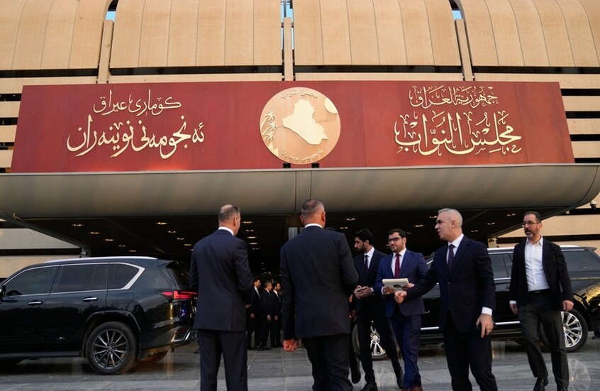 نواب البرلمان العراقي قبل التئام المجلس للتصويت على تشكيلة حكومة الزيدي - أكتوبر 2026. / AP