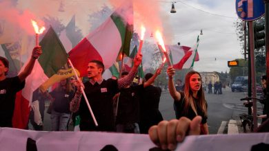 الشرطة الإيطالية توقف أكثر من 370 شخصا أثناء الاحتجاجات في مختلف مدن البلاد / Gregorio Borgia / AP